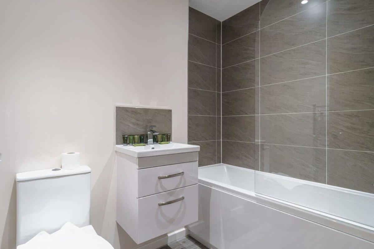 Bright 2 Bed Apartment Manchester - Sleeps 4 Dış mekan fotoğraf